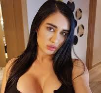 Julie 19 ans très chaude et séduisant Québécoise years old H