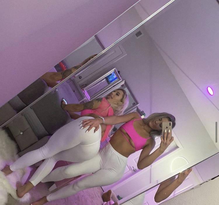 Out calls only - The blonde Duo