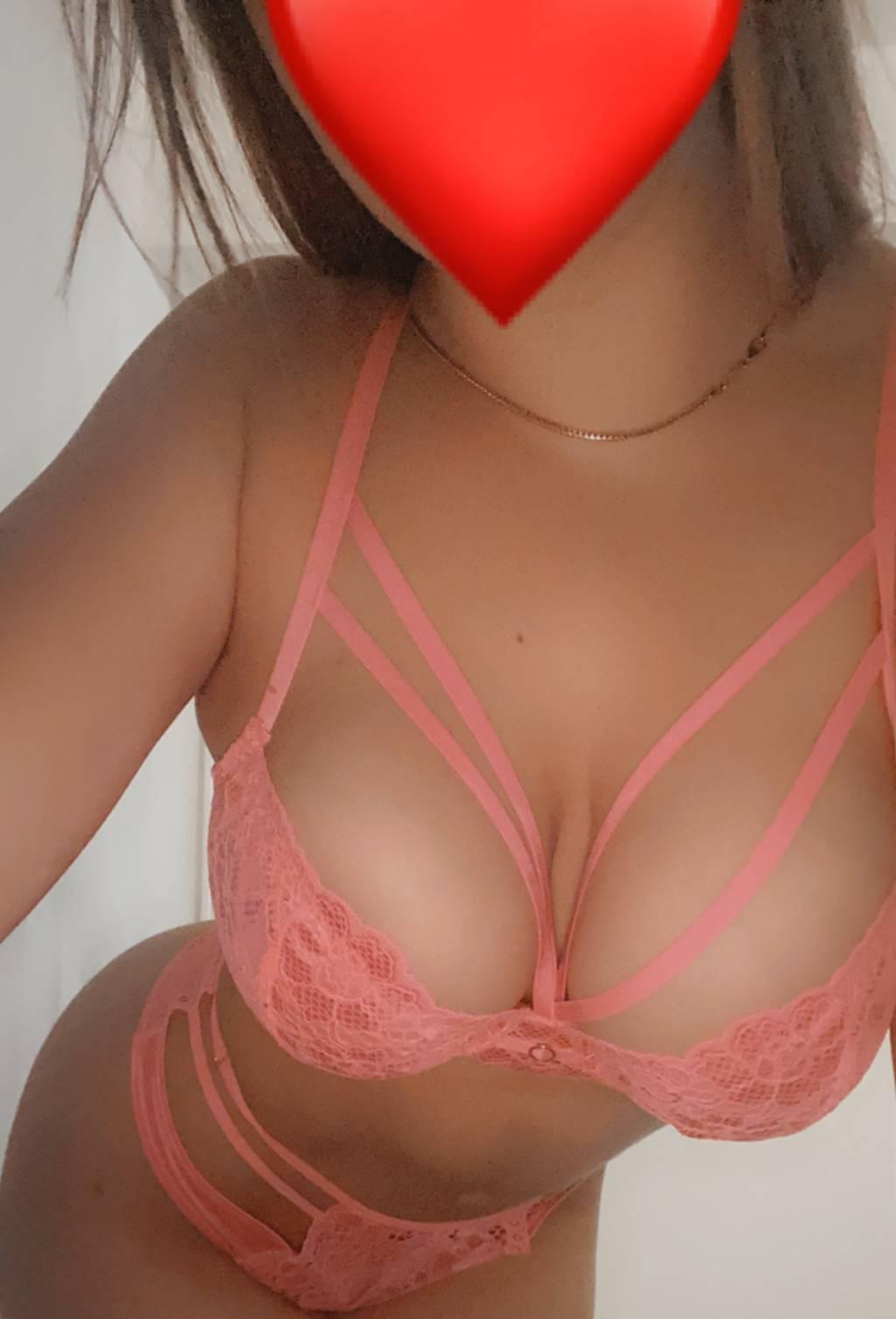 exotic playmate- dd+ Wet and horny -party girl