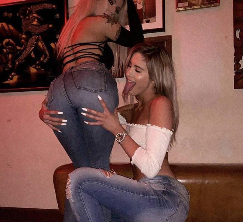 Out calls only - The blonde Duo